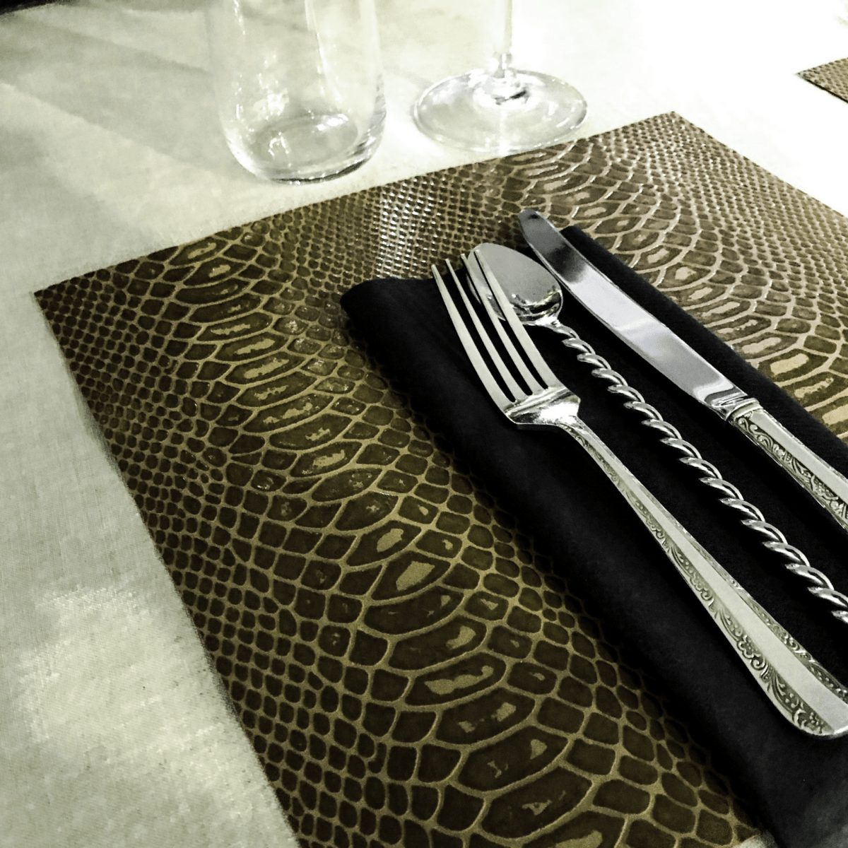 Masculine Table Setting Party Pack - Place MattersTable Setting Packs with Table Runner