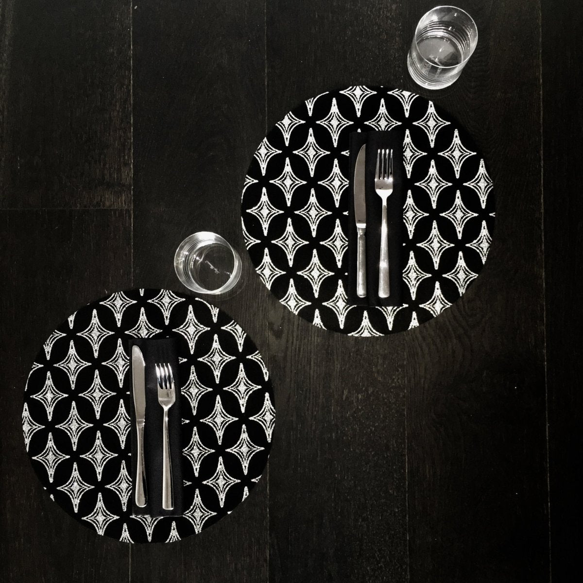 Diamonds Design Round Placemats – Black | Place Matters (Pack of 20) - Place Matters